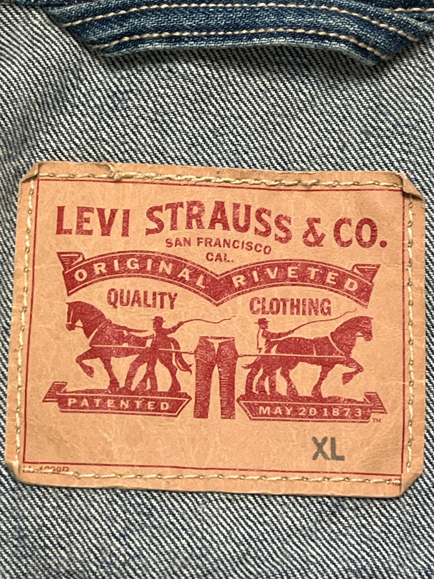 Vintage 00’s  Levi Trucker Denim Jacket “Sun Fade”