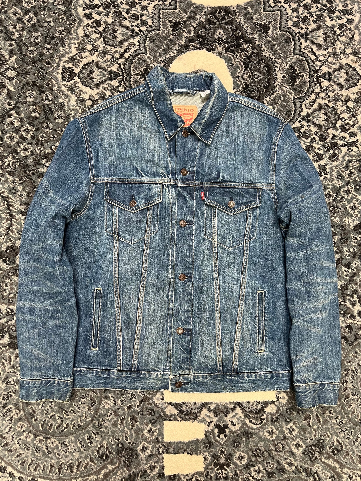 Vintage 00’s  Levi Trucker Denim Jacket “Sun Fade”